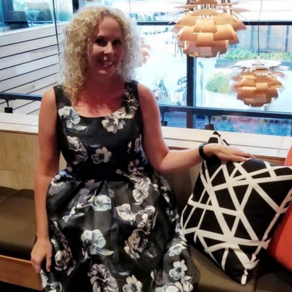 Meet your Posher, Nikki - Picture 1 of 1